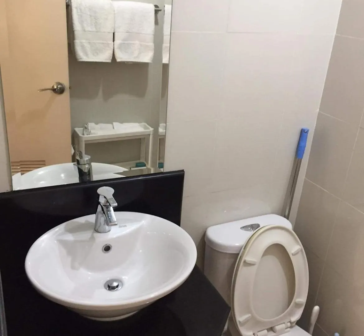 One Palm Tree Villas Studio W Fast Wifi, Across From Naia Terminal 3 Manila 0*,  Philippines
