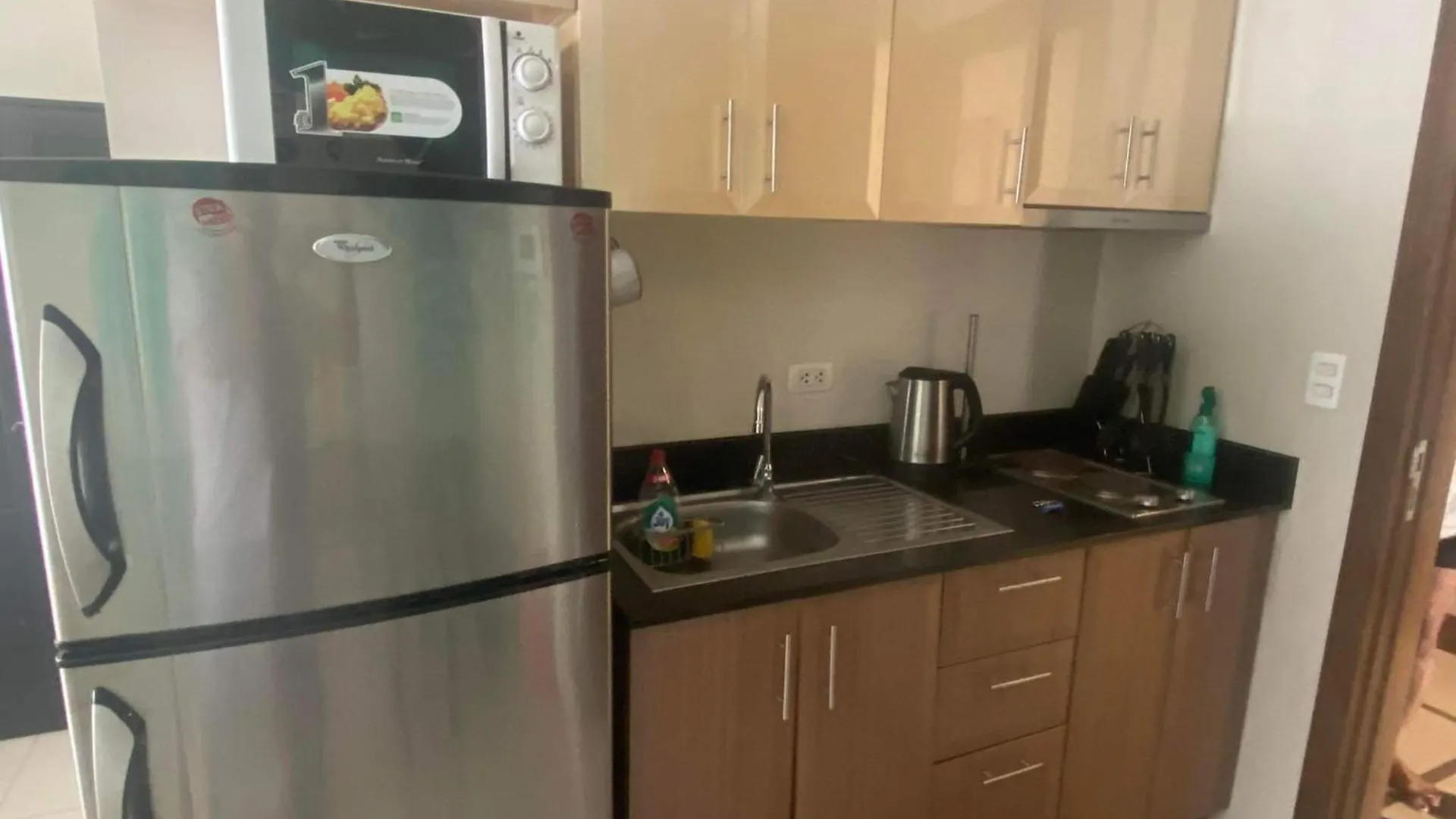 Aparthotel One Palm Tree Villas Studio W Fast Wifi, Across From Naia Terminal 3 Manila
